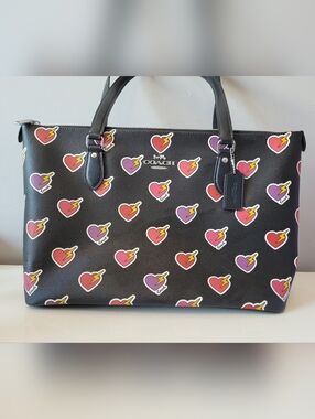 Coach Heart Bolt Gallery Tote Bag, GUC